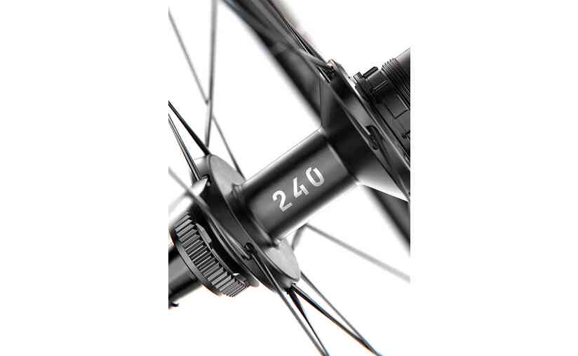 DT Swiss GRC 1400 Dicut 30 DB 28″- Carbon Vorderrad