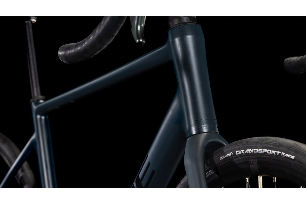 Cube Attain Race – 28 Zoll – Diamant – 2025